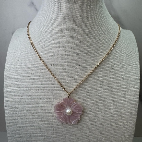 Carved Flower Shell with Freshwater Pearl Center Pendant Necklace - Picture 1 of 4